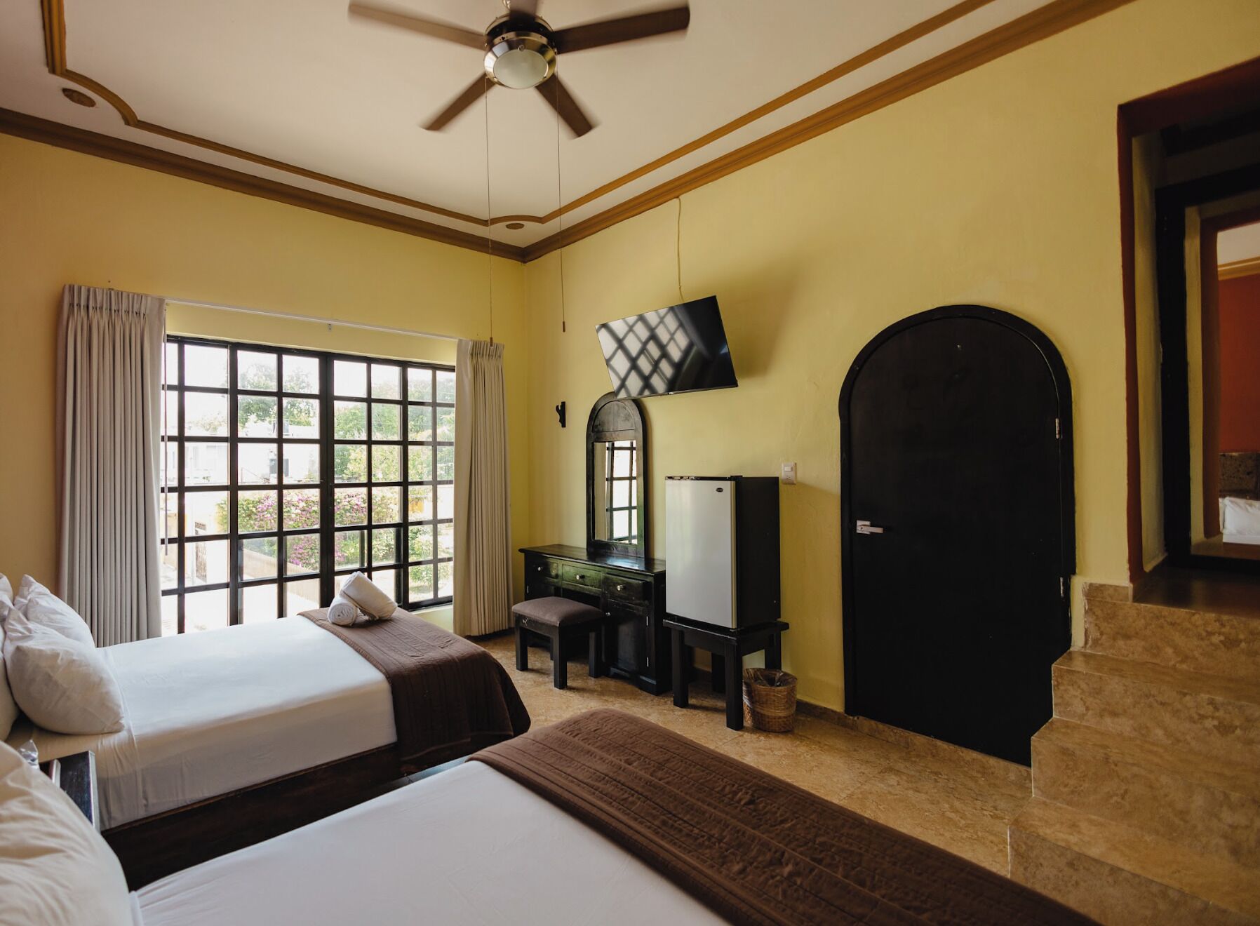 Habitación doble estándar, 2 camas Queen size | Muebles diferentes, tabla de planchar con plancha y wifi gratis 