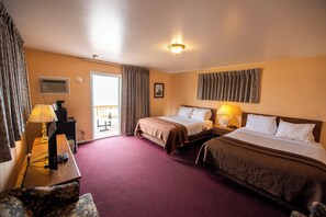 Deluxe Room, 2 Queen Beds - Bell's Melody Motel (Mackinaw City)