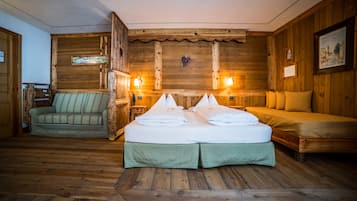 Quadruple Room | In-room safe, individually decorated, individually furnished, desk