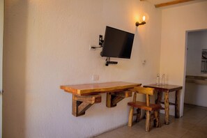 Premium bedding, down duvets, memory-foam beds, individually decorated - Hotel posada del cobre (Bocoyna)