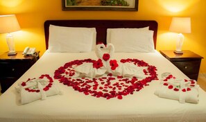 Premium bedding, desk, iron/ironing board, free rollaway beds