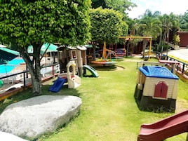 Área de juegos infantiles al aire libre