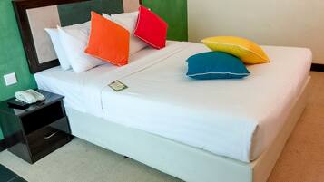 Superior Queen Room | In-room safe, iron/ironing board, free WiFi, bed sheets