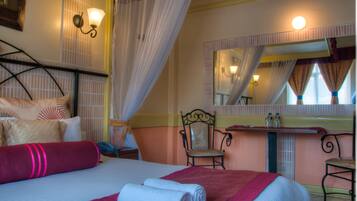 Desk, laptop workspace, soundproofing, free WiFi