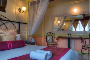 Desk, laptop workspace, soundproofing, free WiFi