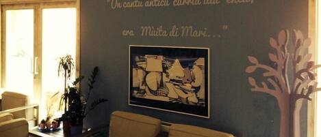 Frühstück, Mittagessen, Abendessen, lokale und internationale Küche