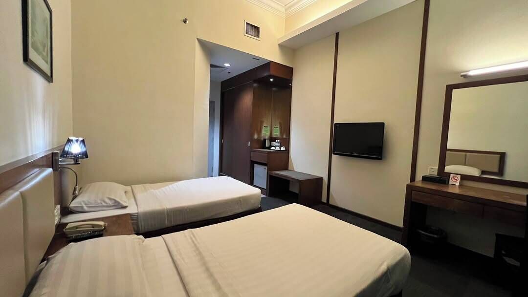 Superior Twin Room | Minibar, desk, soundproofing, WiFi (free)