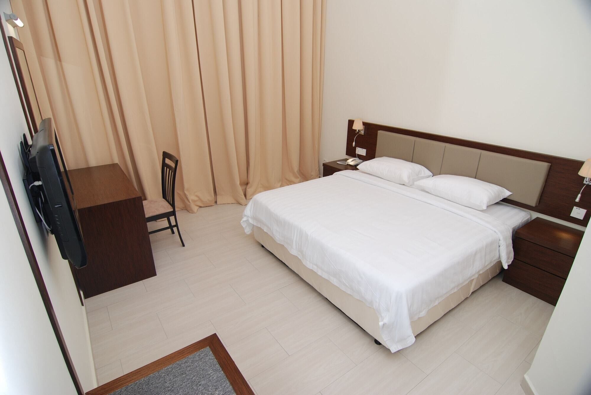 Minibar, desk, soundproofing, free WiFi
