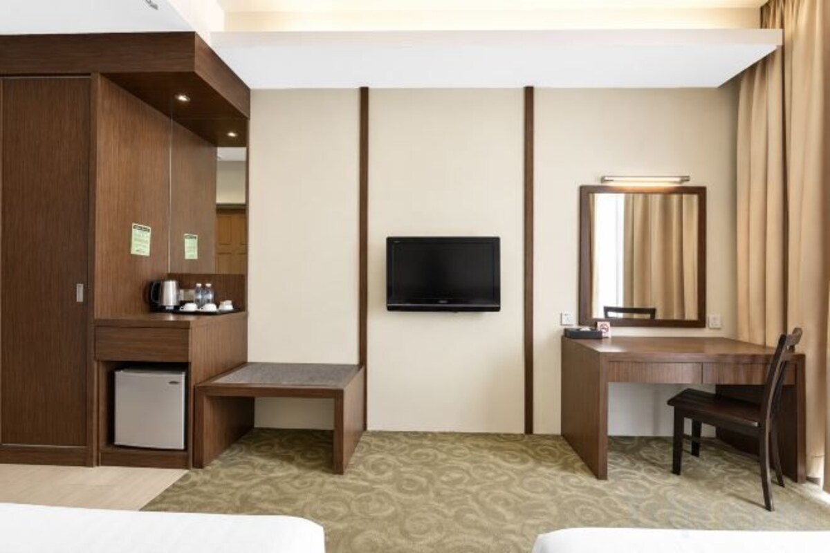 Minibar, desk, soundproofing, free WiFi