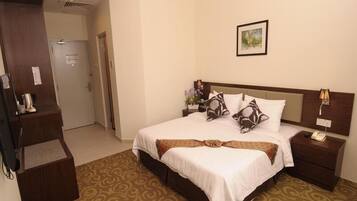 Minibar, desk, soundproofing, WiFi (free)