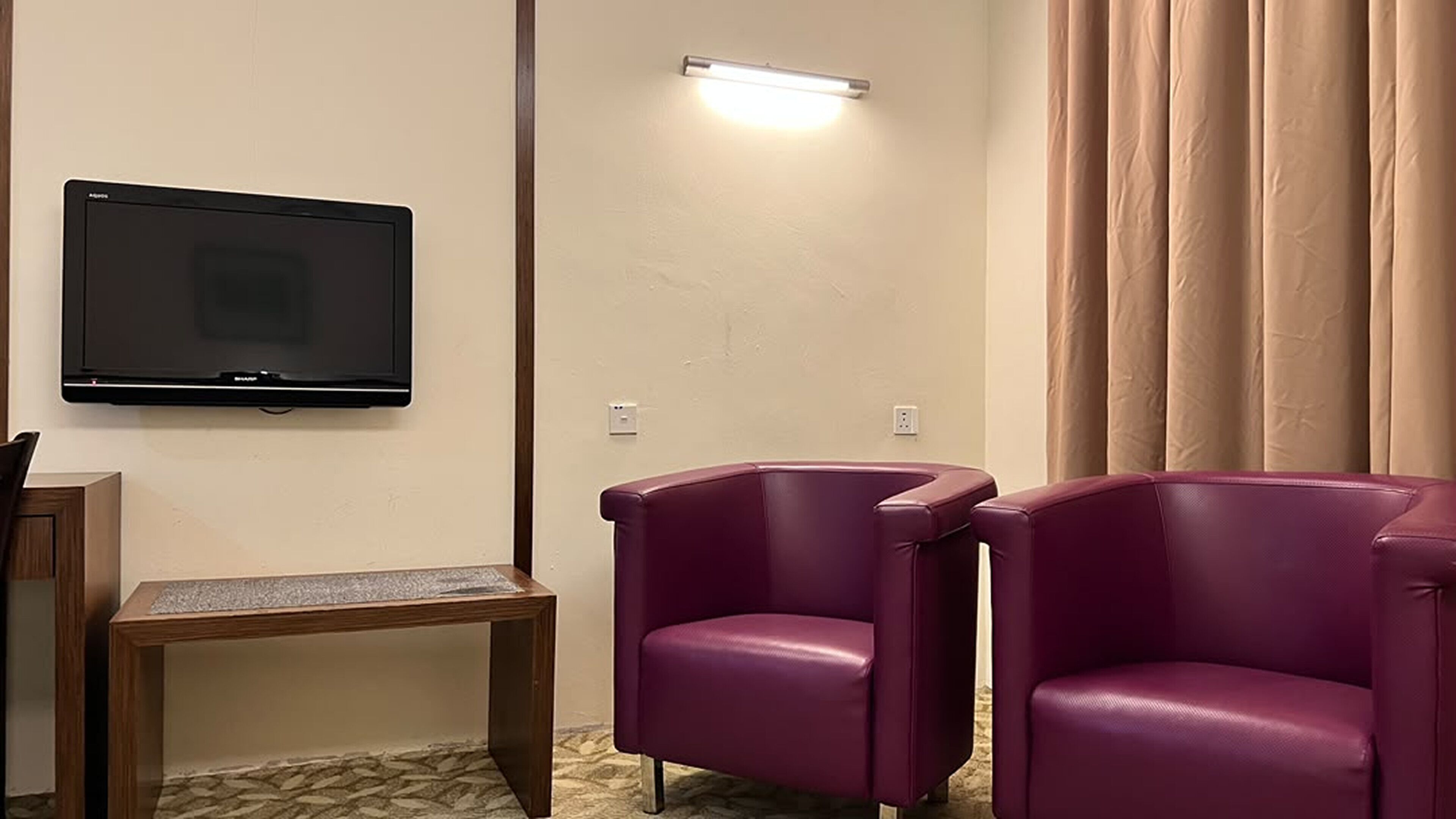 Chambre Deluxe (King) | Minibar, bureau, chambres insonorisées, Wi-Fi gratuit