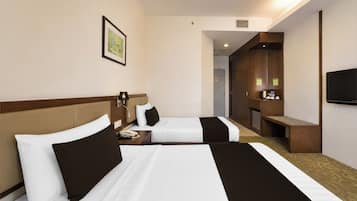 Deluxe Twin Room | Minibar, desk, soundproofing, WiFi (free)