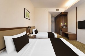 Deluxe Twin Room | Minibar, desk, soundproofing, free WiFi