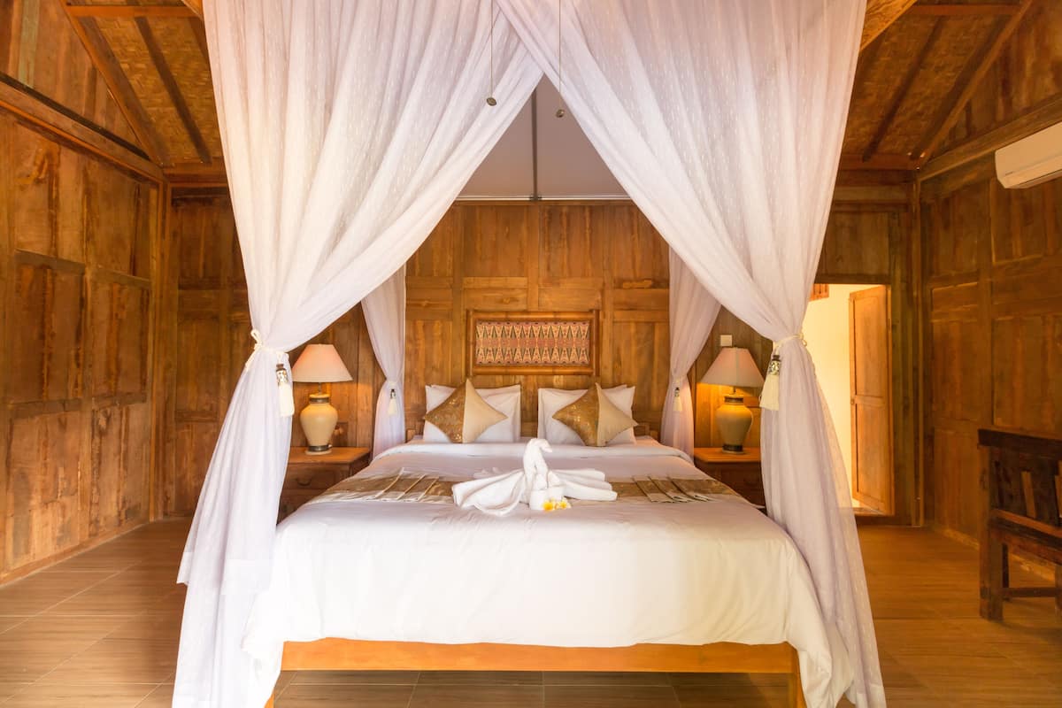 wooden house | 1 bedroom, soundproofing, iron/ironing board, free wifi