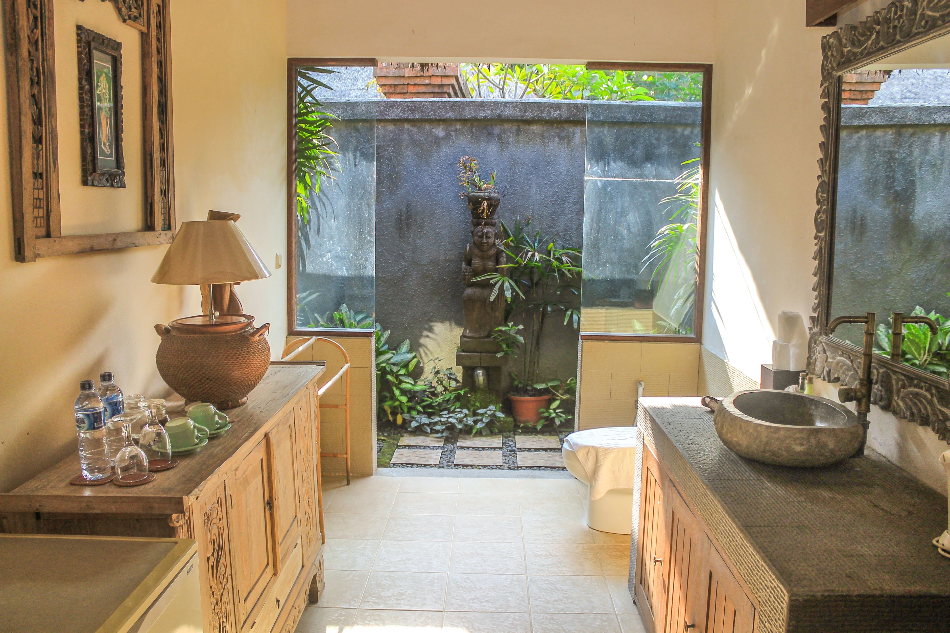 suite villa | bathroom | shower, rainfall showerhead, hair dryer, soap