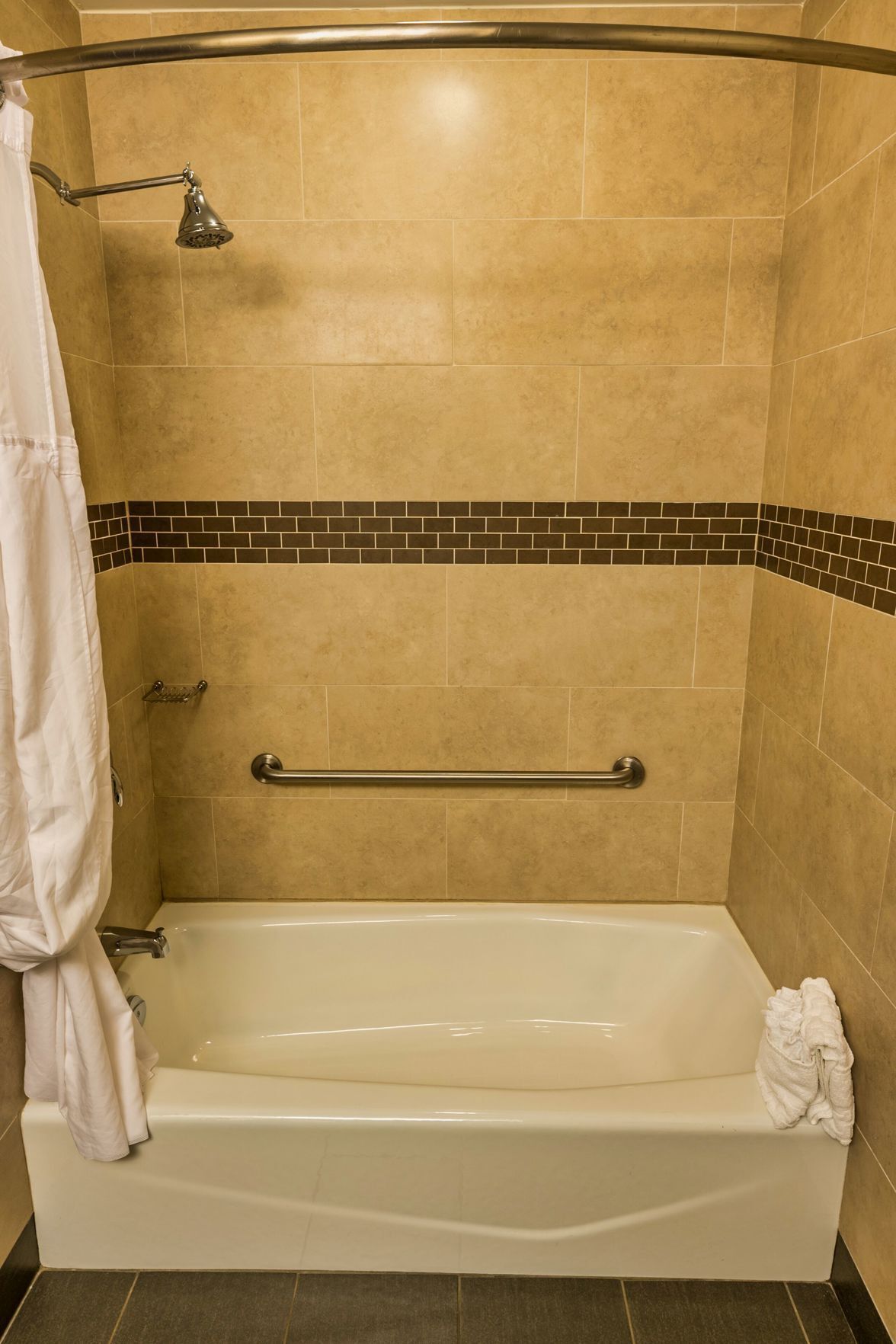 Bathroom | Combined shower/bathtub, deep-soaking bathtub, free toiletries