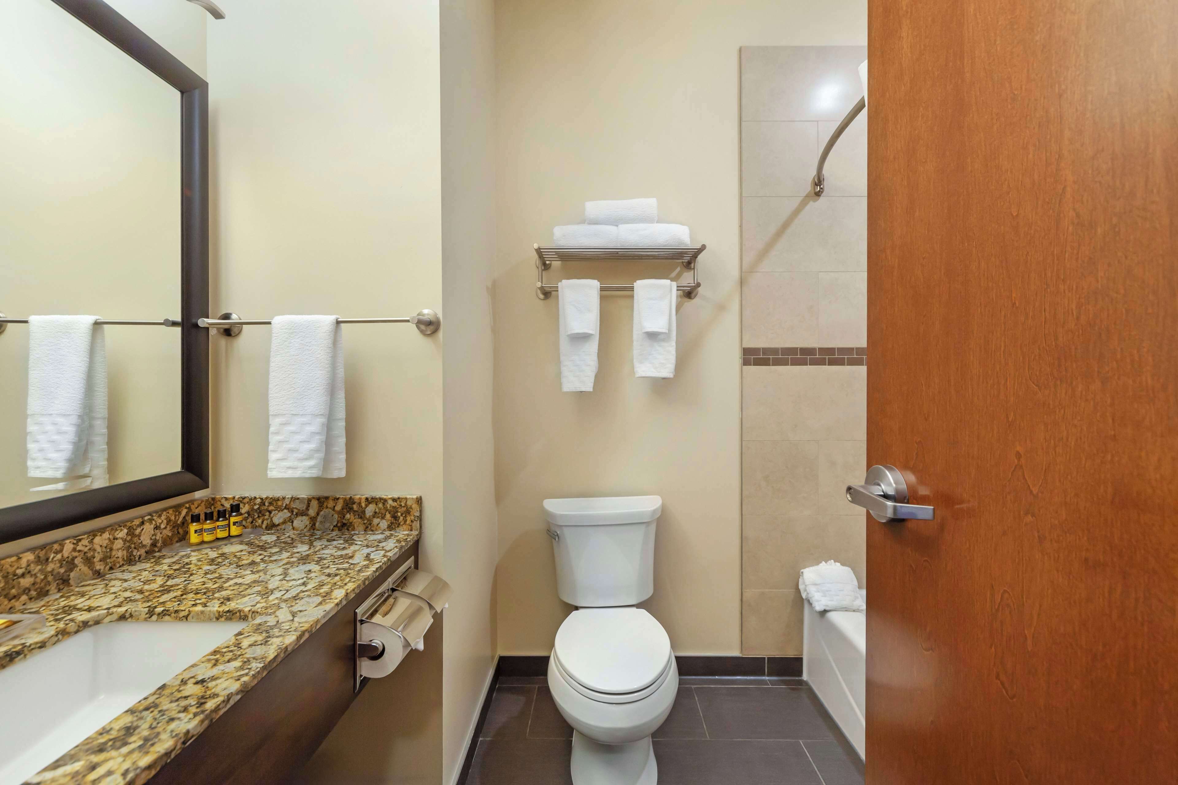 combined shower/bathtub, deep-soaking bathtub, free toiletries