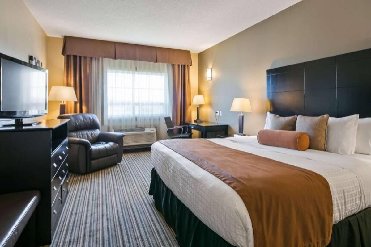 Literie de qualité, lit avec matelas à plateau-coussin, bureau