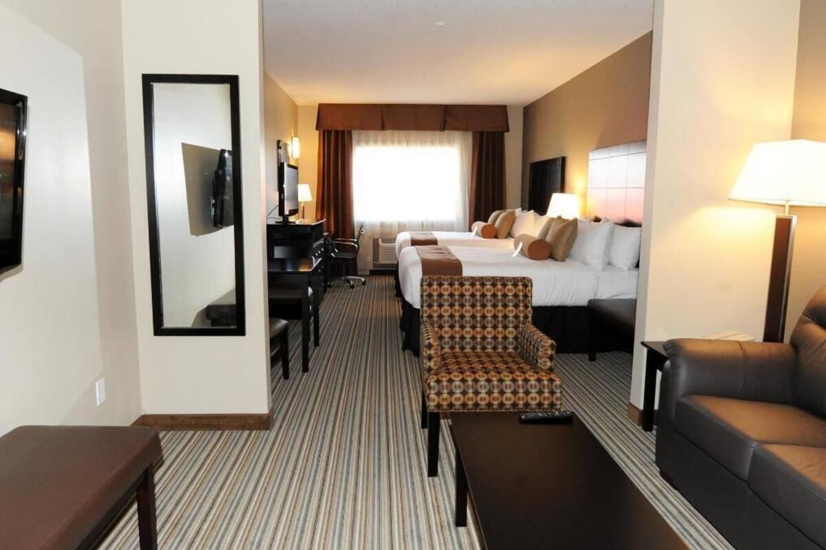 Literie de qualité, lit avec matelas à plateau-coussin, bureau