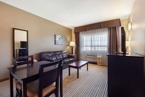 Sengetøy av topp kvalitet, senger med overmadrass og skrivebord