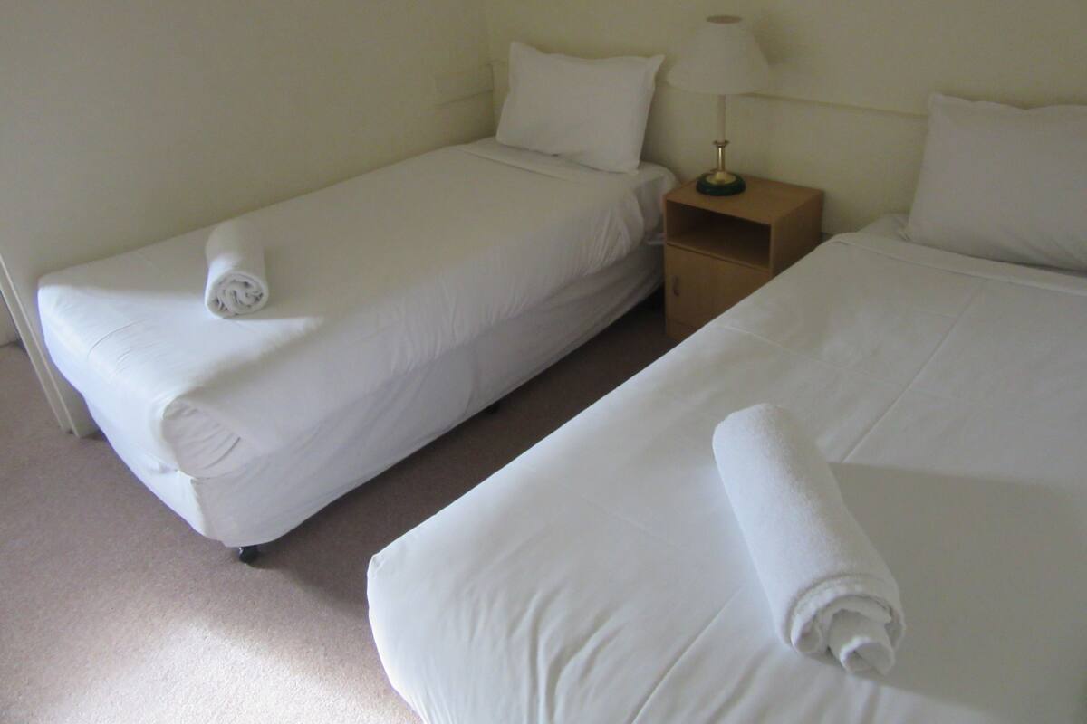 Two Bedroom Interconnecting Room | Desk, iron/ironing board, free WiFi, bed sheets