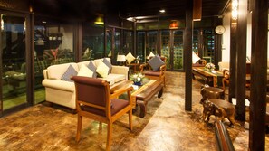 Lobby sitting area - Wiang Chang Klan Boutique Hotel (Chiang Mai)