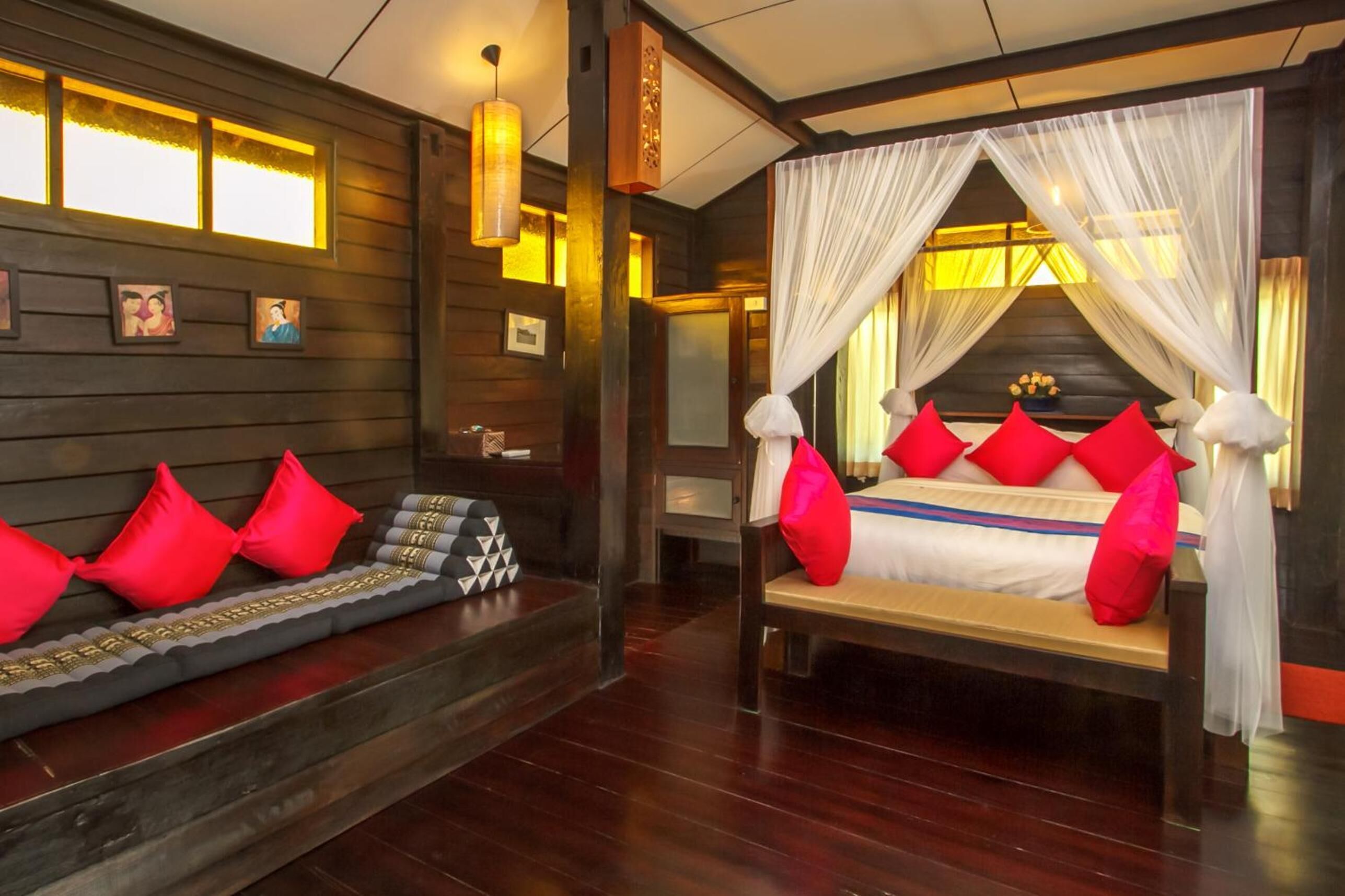 free minibar, in-room safe, desk, free wifi