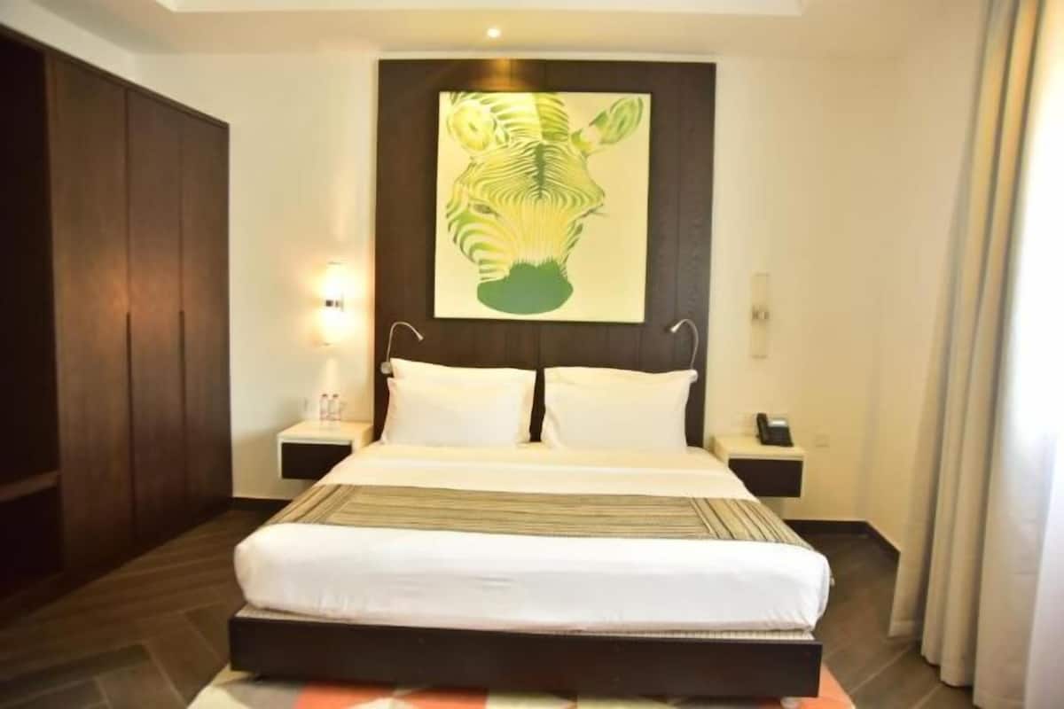 1 chambre, minibar, coffres-forts dans les chambres, bureau