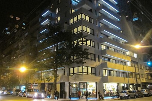 Depan hartanah - siang/malam