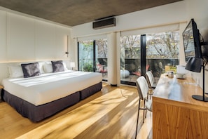 Quarto luxo, sacada | 1 quarto, roupas de cama premium, frigobar, cofres nos quartos