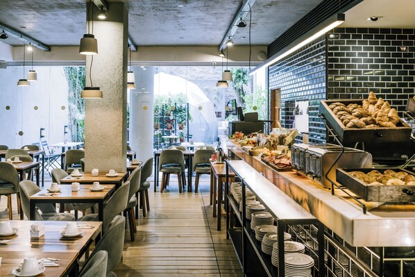 Breakfast, lunch, dinner served; international cuisine - Pleno Palermo Soho (Buenos Aires)