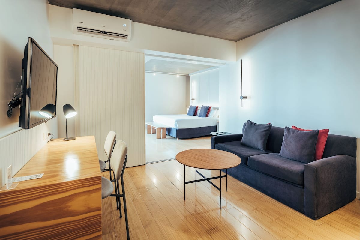 Deluxe Suite, 1 Bedroom, Balcony | Living area