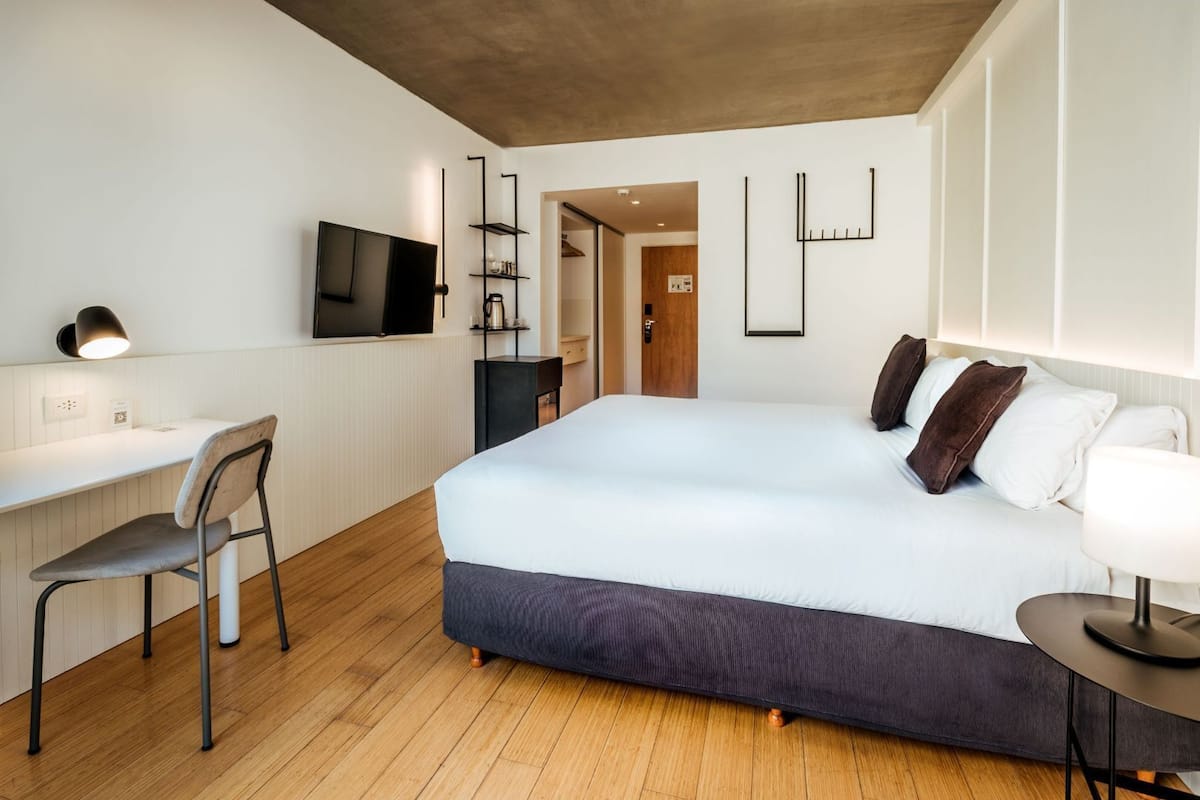 1 bedroom, premium bedding, minibar, in-room safe