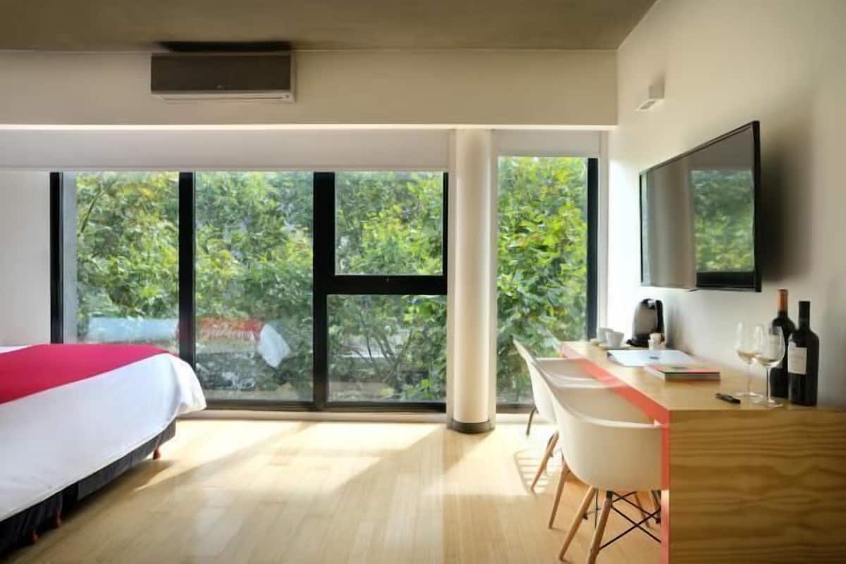 1 bedroom, premium bedding, minibar, in-room safe