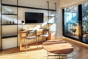 Suite (Master) | 1 bedroom, premium bedding, minibar, in-room safe