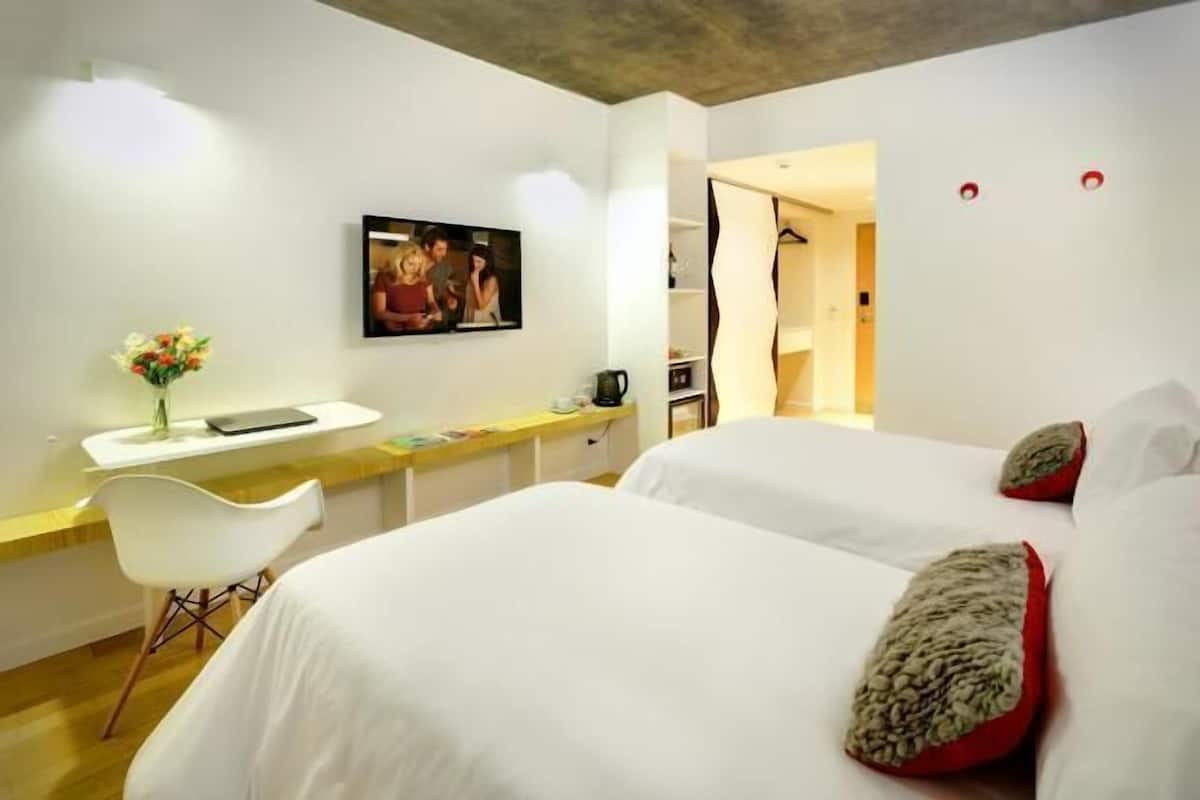 1 bedroom, premium bedding, minibar, in-room safe