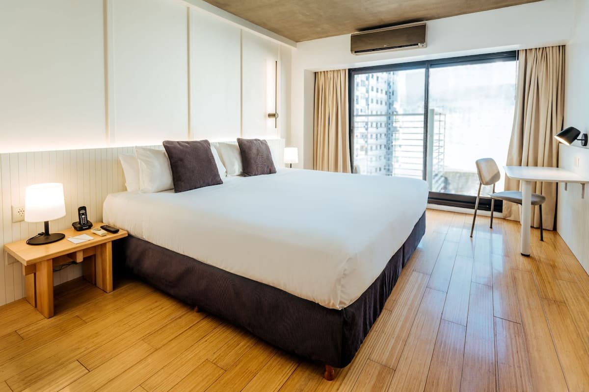 1 bedroom, premium bedding, minibar, in-room safe