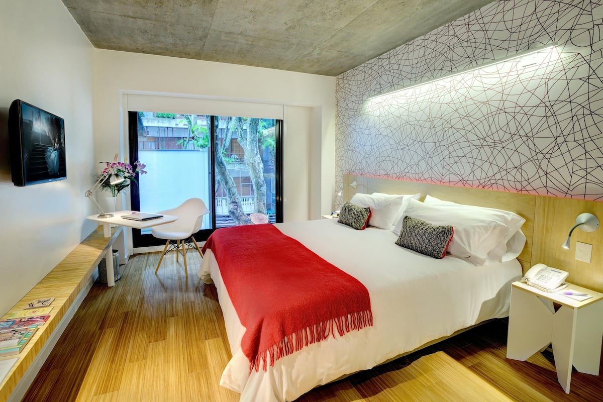 1 bedroom, premium bedding, minibar, in-room safe