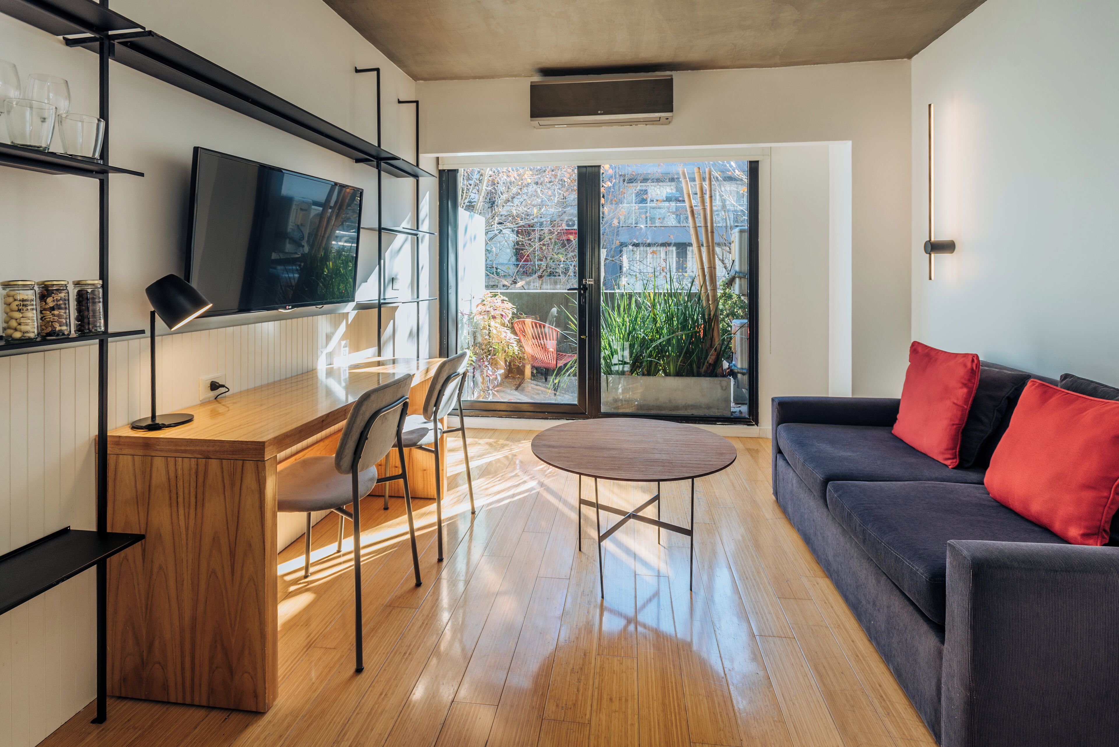 suite (master) | living area | 42-inch lcd tv with cable channels, tv