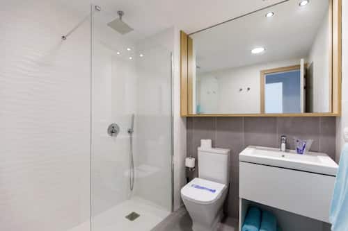 Douche, serviettes fournies