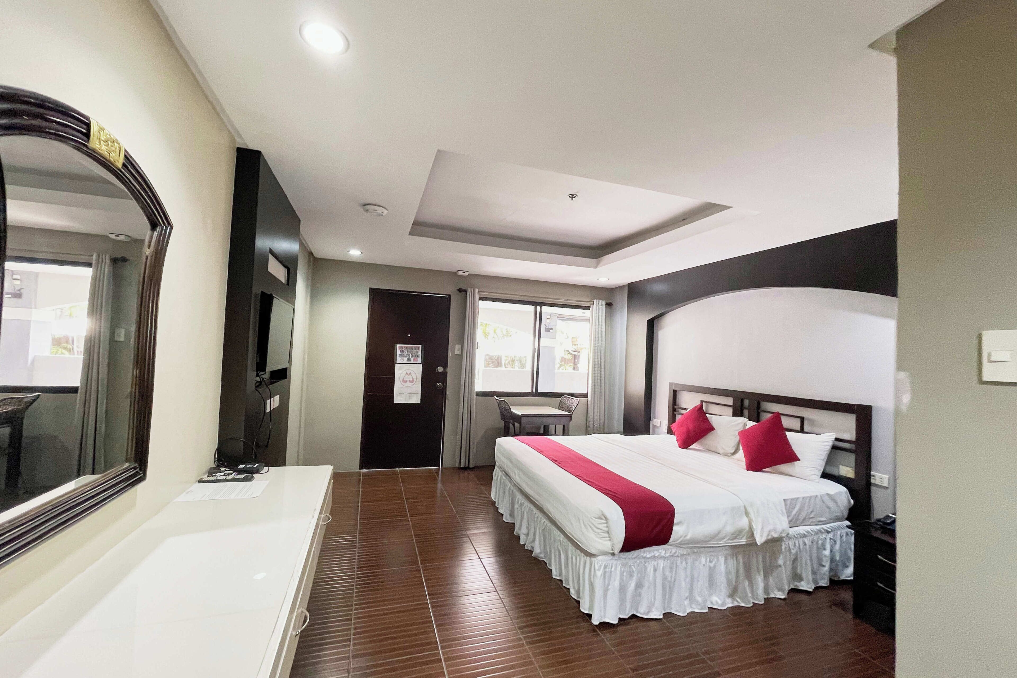 Queen Room with Pool View | In-room safe, desk, free WiFi, bed sheets