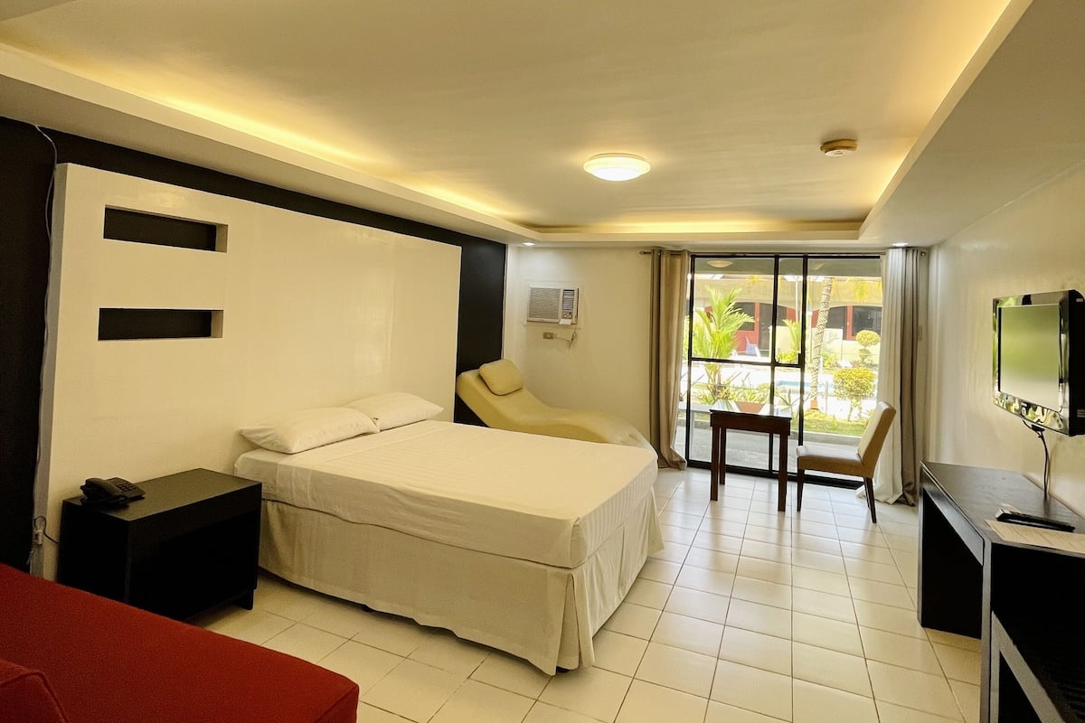 Deluxe Room, 1 Queen Bed, Pool View | In-room safe, desk, free WiFi, bed sheets