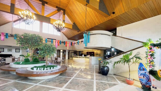 A spacious lobby with a high ceiling, a reception desk, and a staircase. - Maharajah Hotel Angeles City (Angeles City)