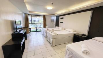 Family Room | In-room safe, desk, free WiFi, bed sheets