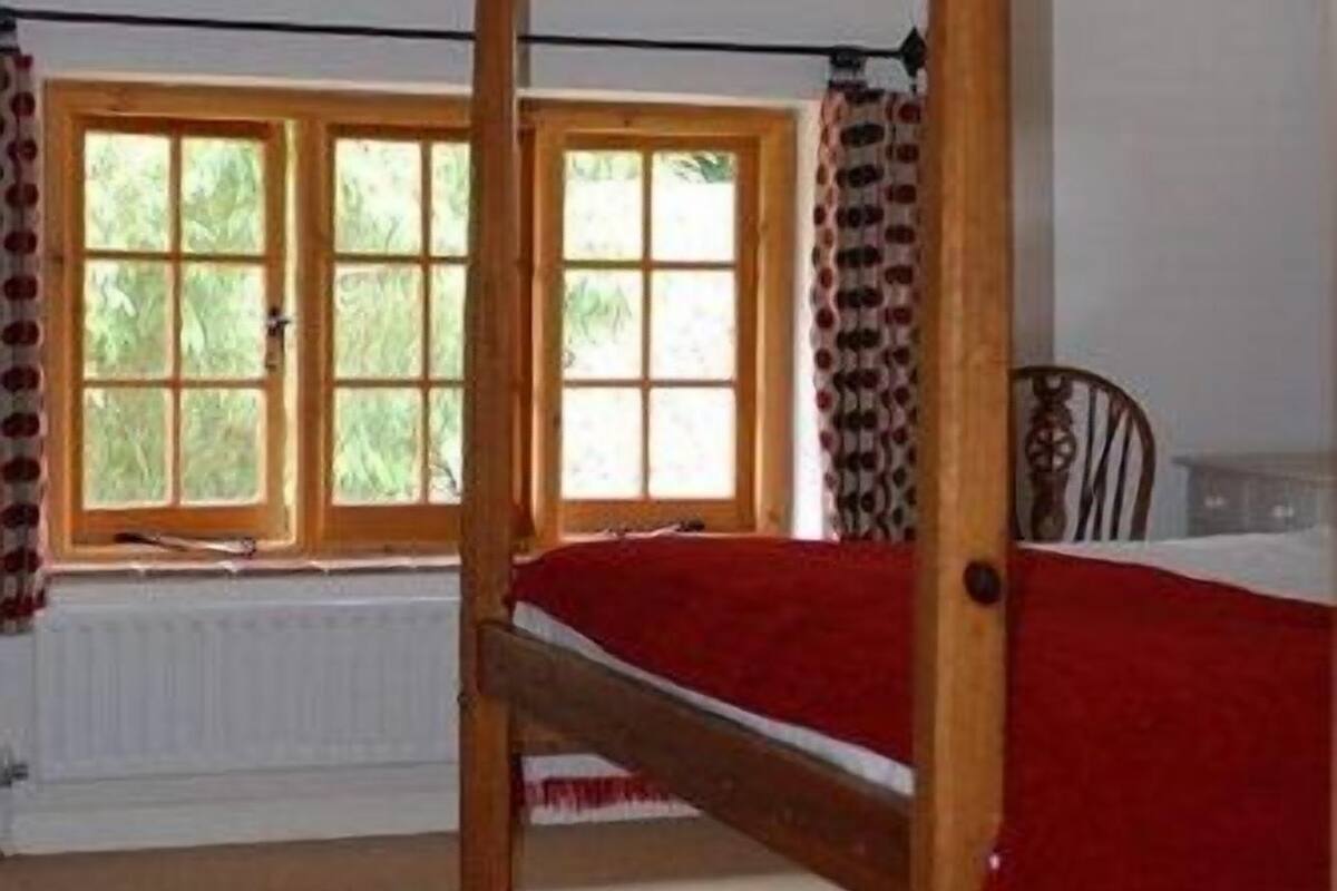 Barn-Superior-Ensuite-Garden View-Ground floor | 低刺激性寝具、デスク、アイロン / アイロン台、WiFi (無料)