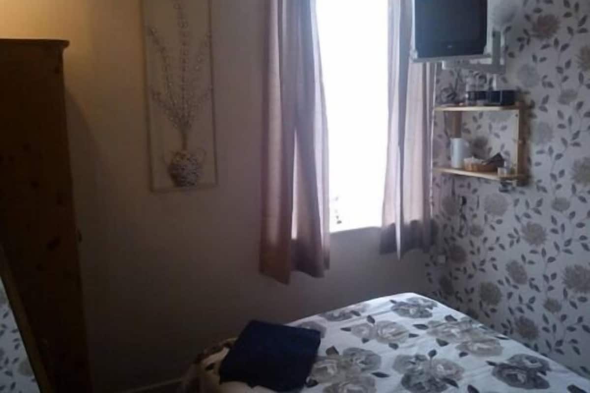Habitación doble estándar, baño compartido | Vista desde la propiedad