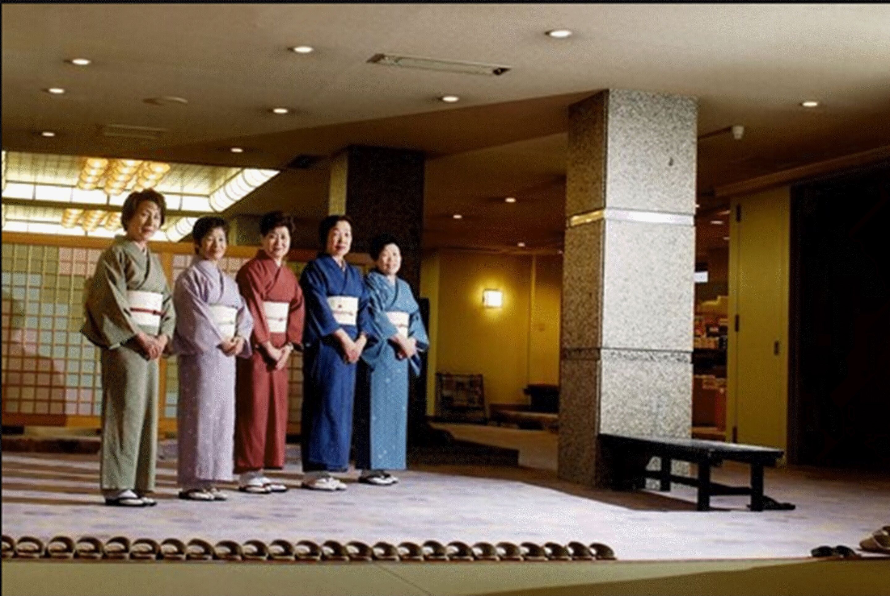 Lobby-lounge