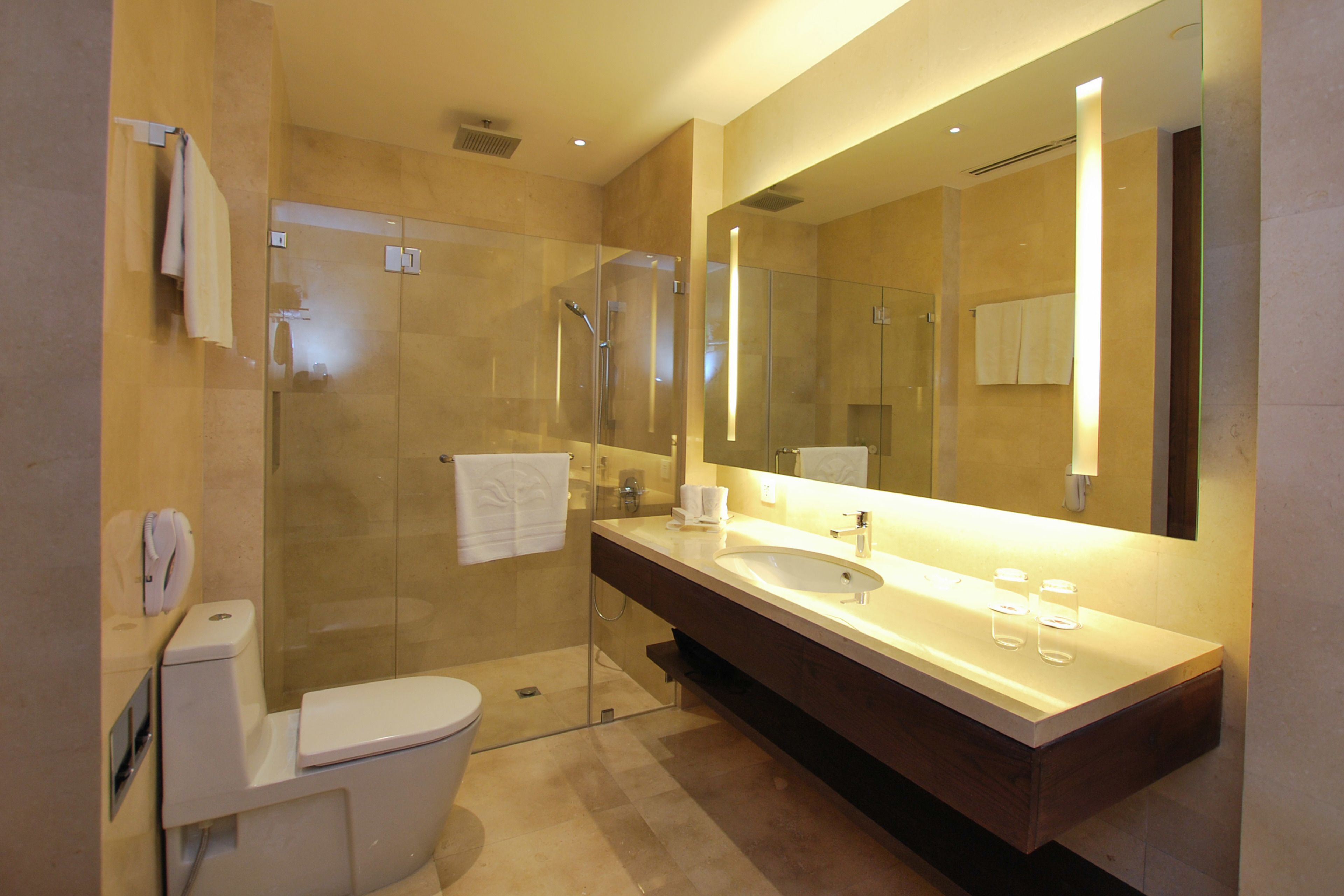 junior suite, 1 king bed | bathroom | deep-soaking bathtub, free toiletries, hair dryer, bathrobes