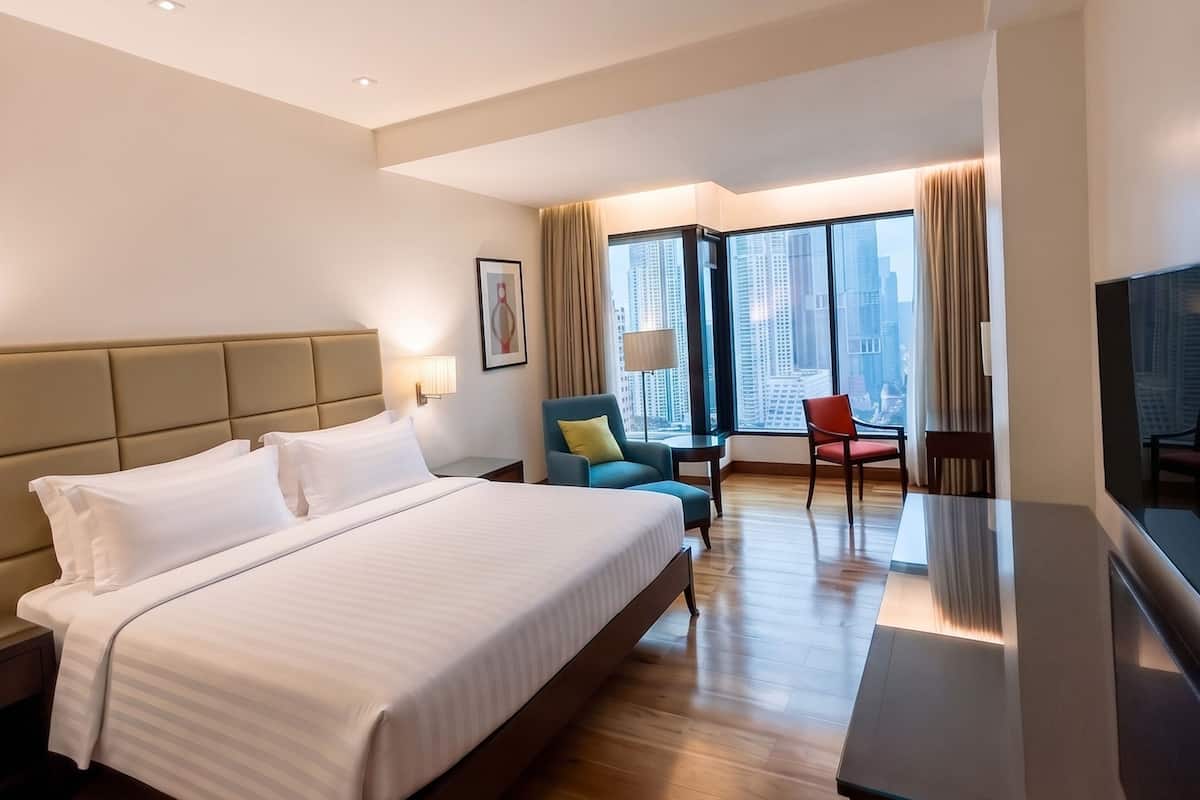 Deluxe Room, 1 King Bed | In-room safe, desk, blackout drapes, iron/ironing board