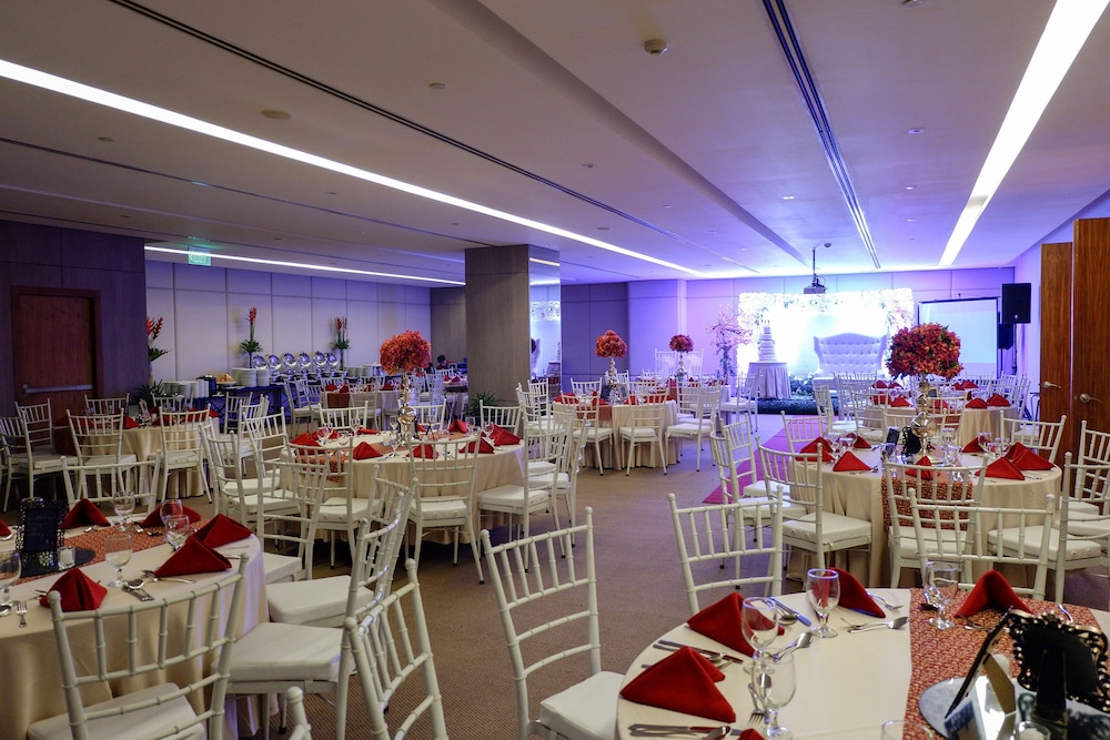 City Garden GRAND Hotel Makati by null